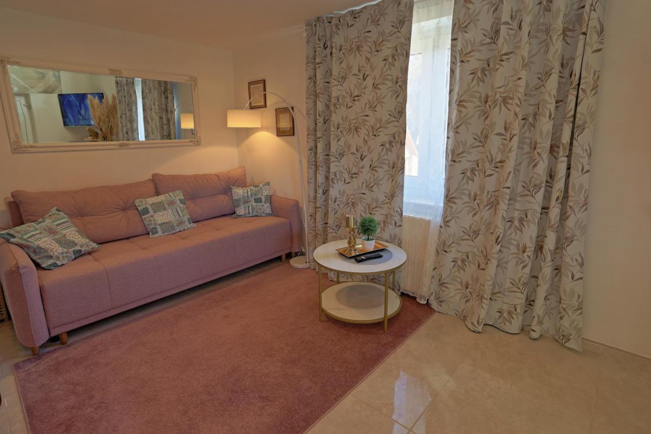 Luxury Apartman Alex With Sauna In The Village Otočac Buitenkant foto