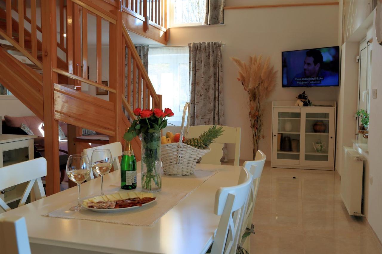 Luxury Apartman Alex With Sauna In The Village Otočac Buitenkant foto