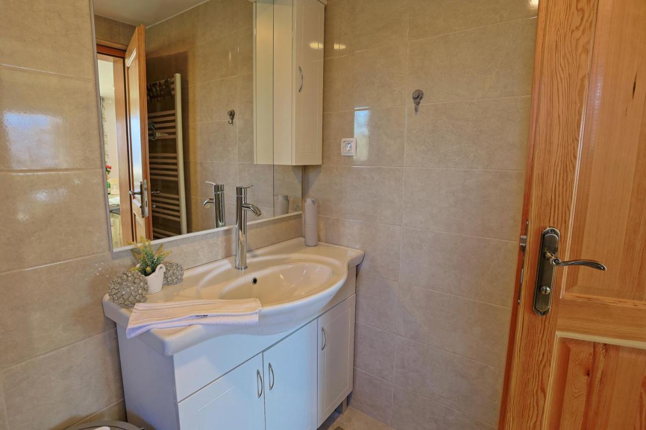 Luxury Apartman Alex With Sauna In The Village Otočac Buitenkant foto